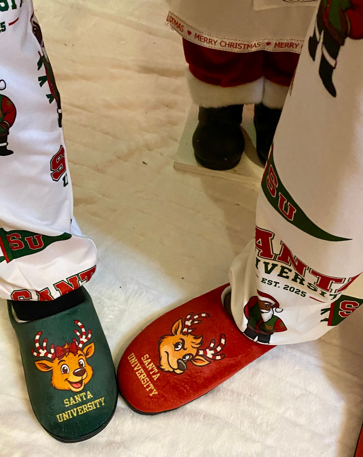 SU Mistletoe Slippers